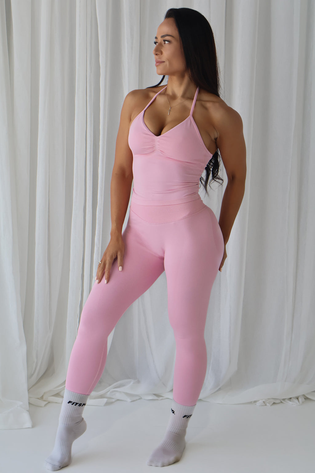 Seamless Halter V-Neck Cami 🩷.