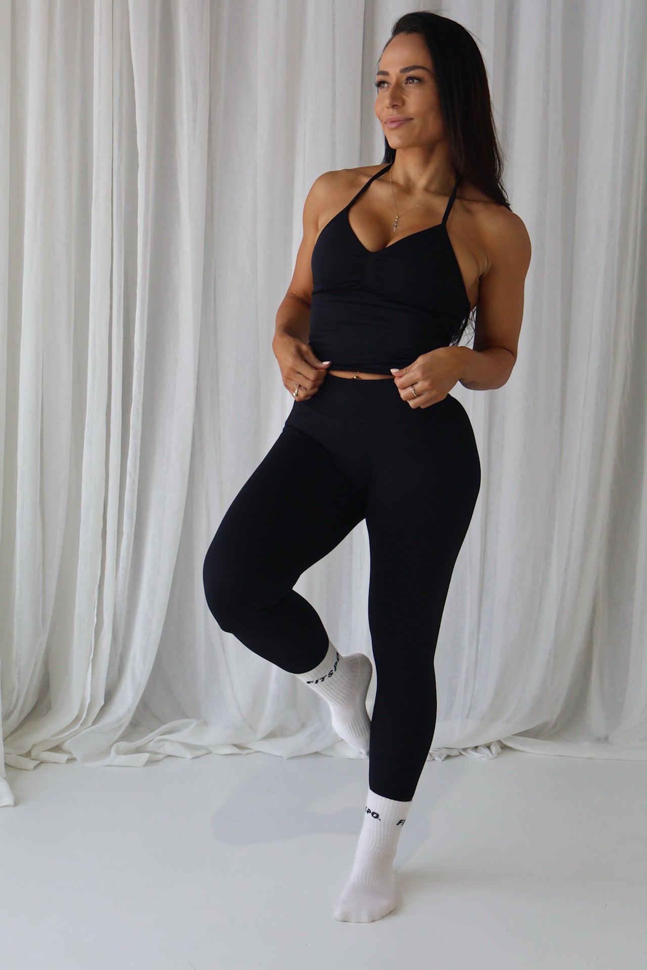 Seamless Halter V-Neck Cami 🩷.