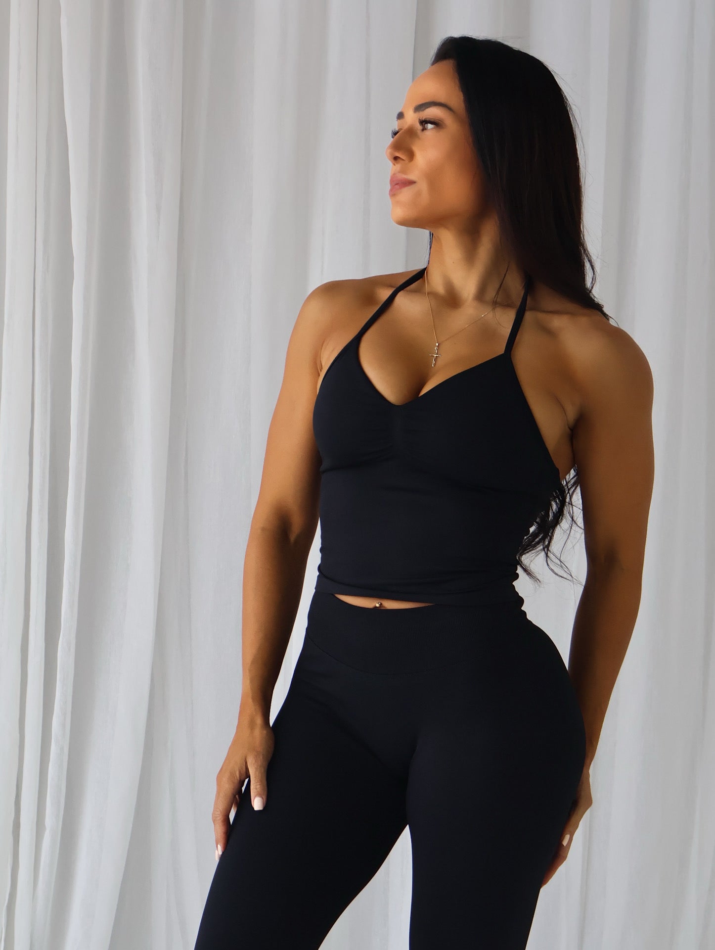 Seamless Halter V-Neck Cami 🩷.